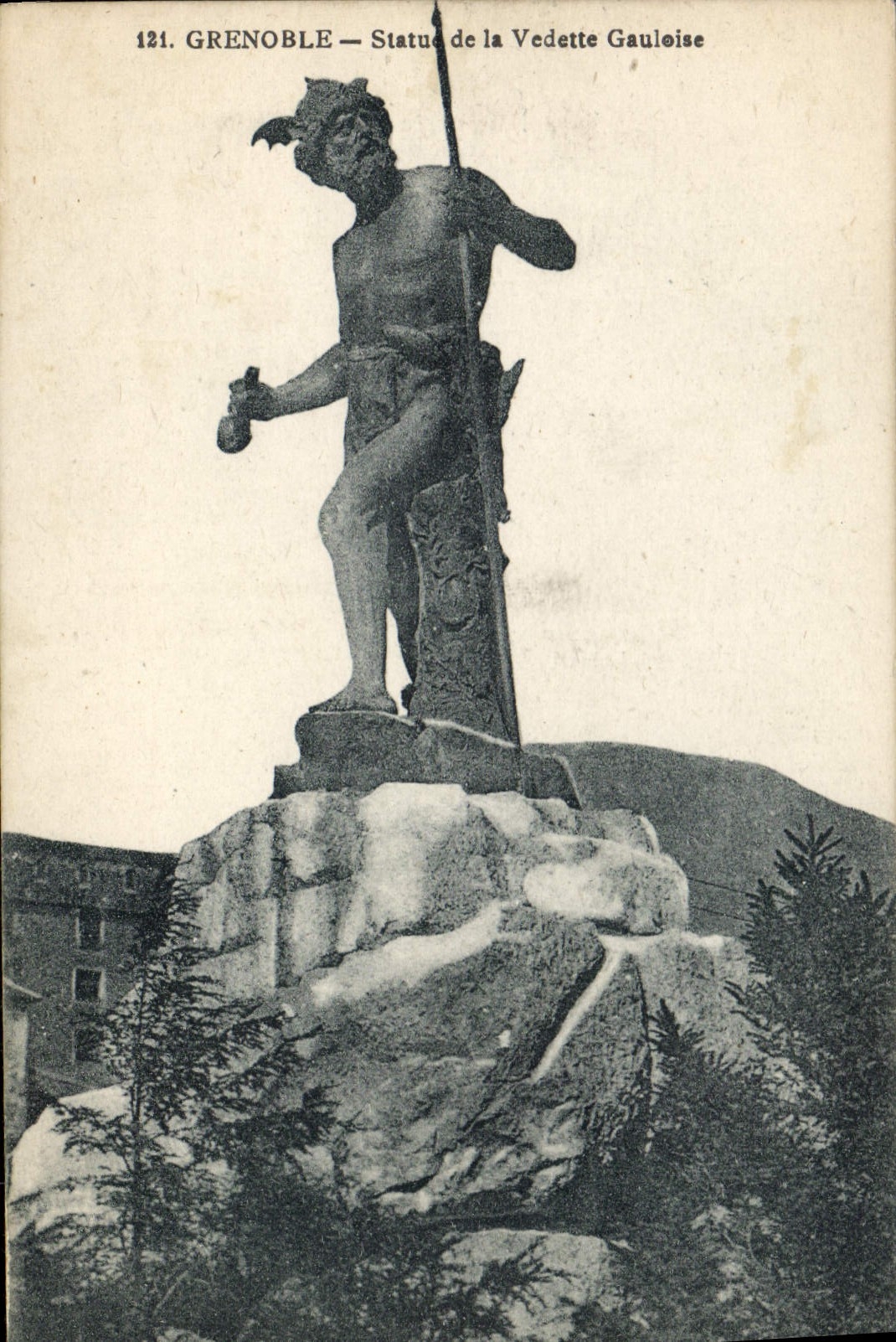CPA Grenoble Statue De La Vedette Gauloise