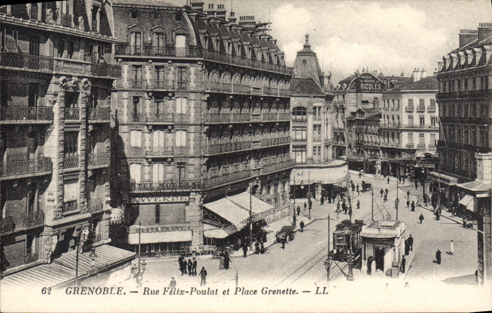 CPA Grenoble Rue Felix Poulat Et Place Grenette