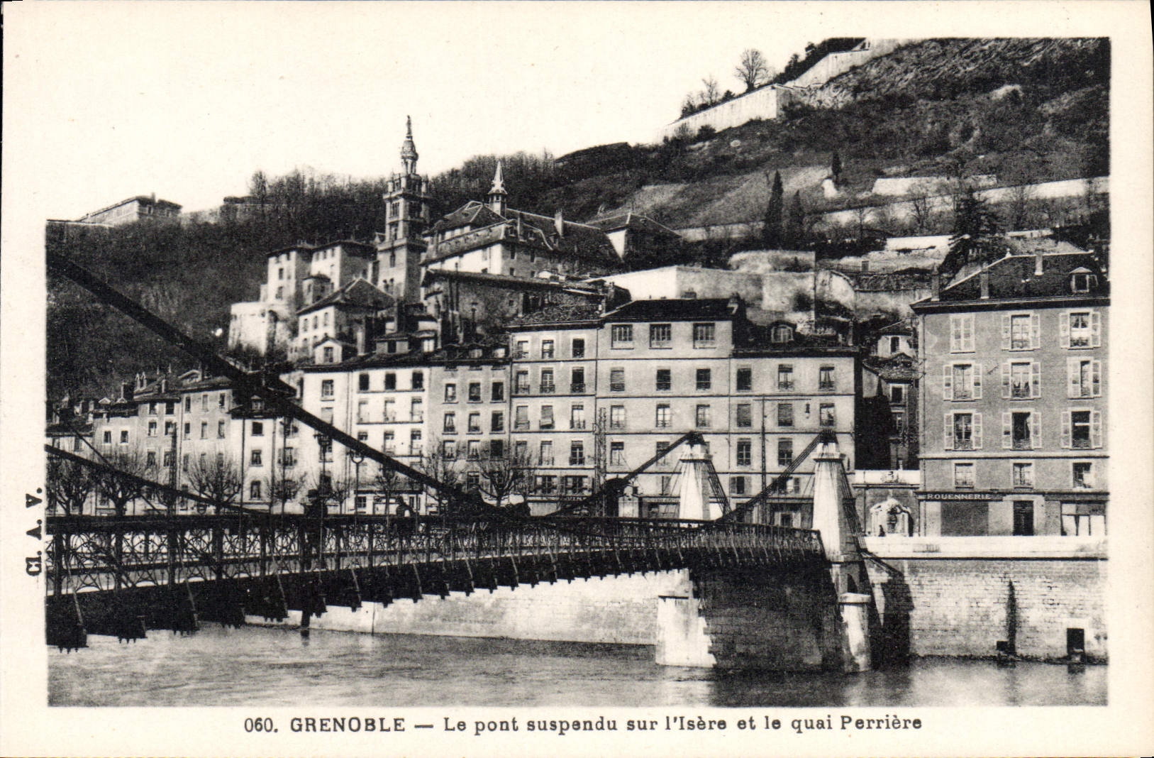 CPA Grenoble Le Pont Suspendu Sur I'Isere Et Le quai Perriere