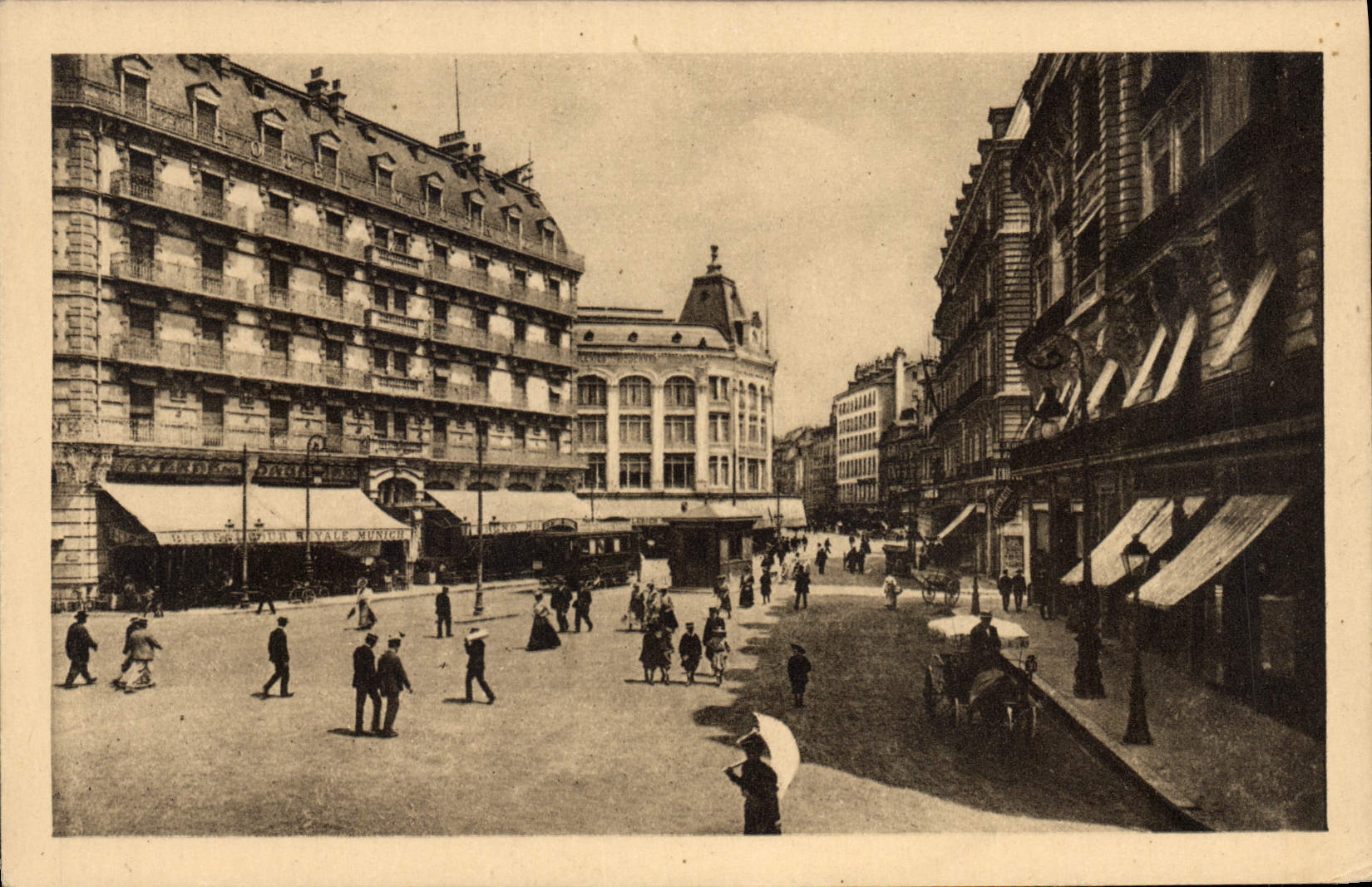 CPA Grenoble Rue Felix Poulat Et Le Grand Hotel Moderne
