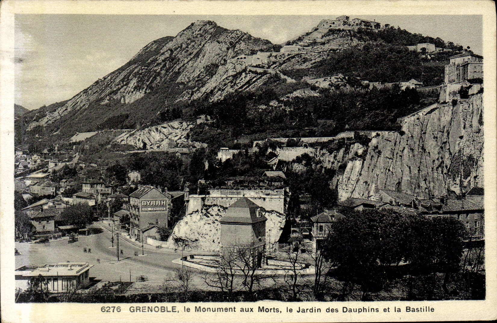CPA Grenoble Le Monument Aux Morts Le Jardin Des Dauphins Et La Bastille