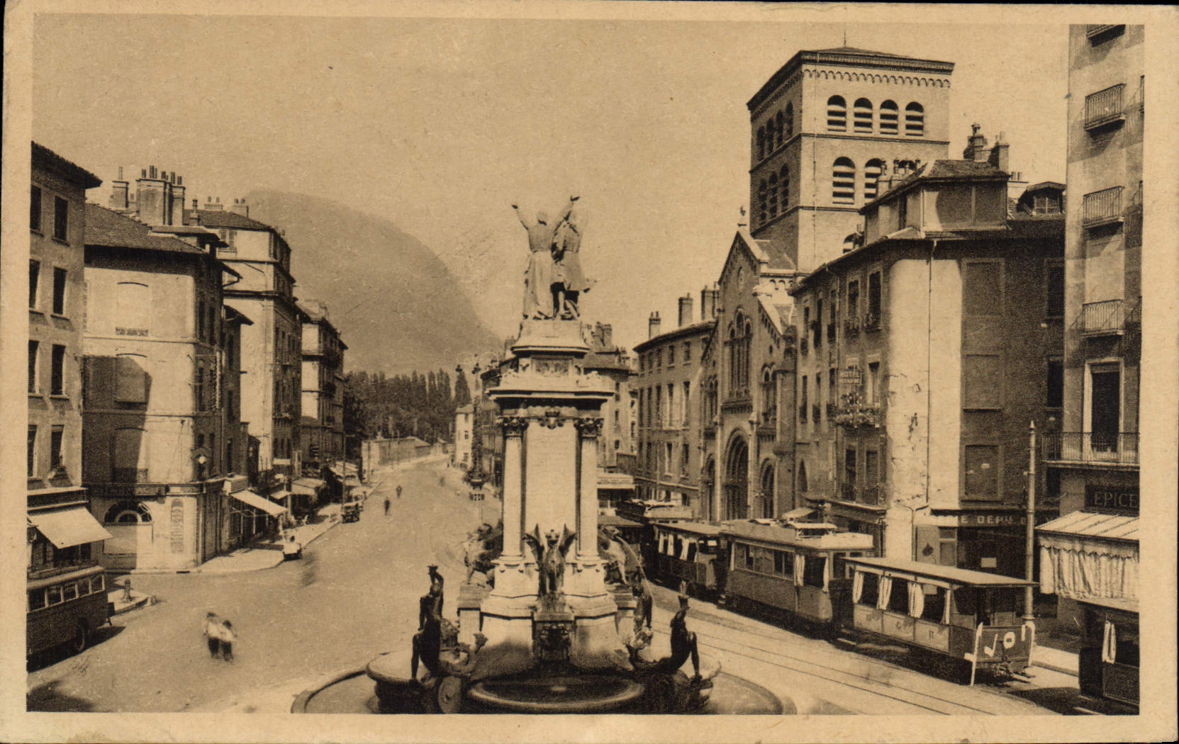 CPA Grenoble Place Notre Dame