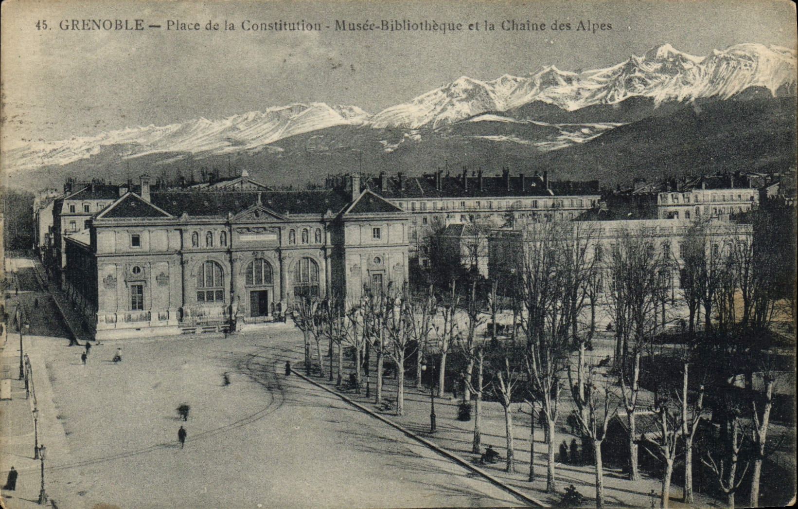 CPA Grenoble Place De La Constitution Musee Bibliotheque Et La Chaine Des Alpes