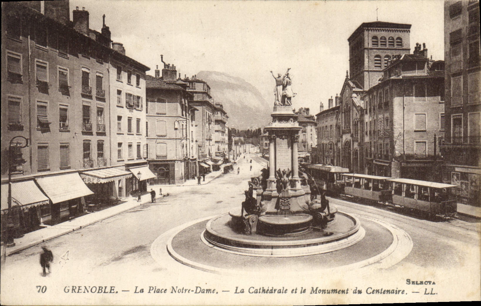 CPA Grenoble La Place Notre Dame La Cathedrale Et Le Monument