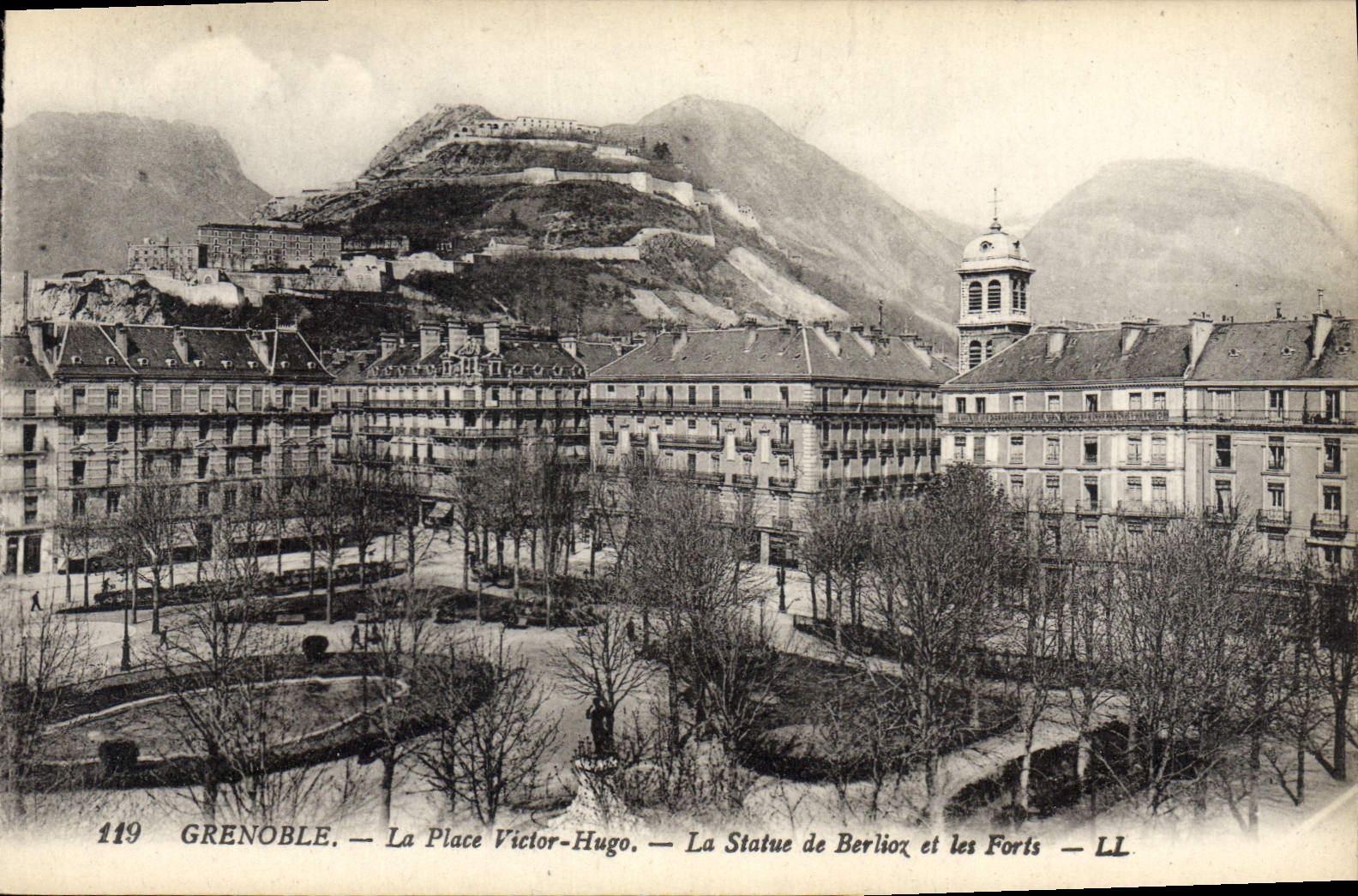 CPA Grenoble La Place Victor Hugo La Statue De Berlioz Et Les Forts