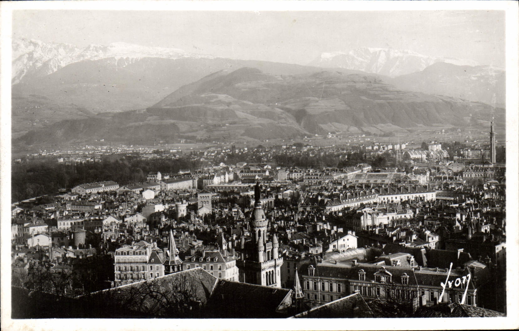 CPA Grenoble Vue Generale Au Fond Champrousse Et Le Taillefer