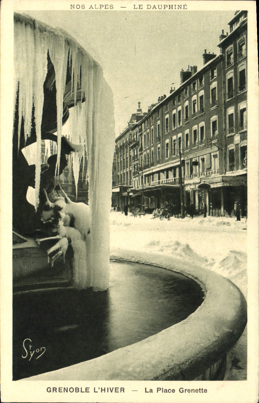 CPA Grenoble L'Hiver La Place Grenette