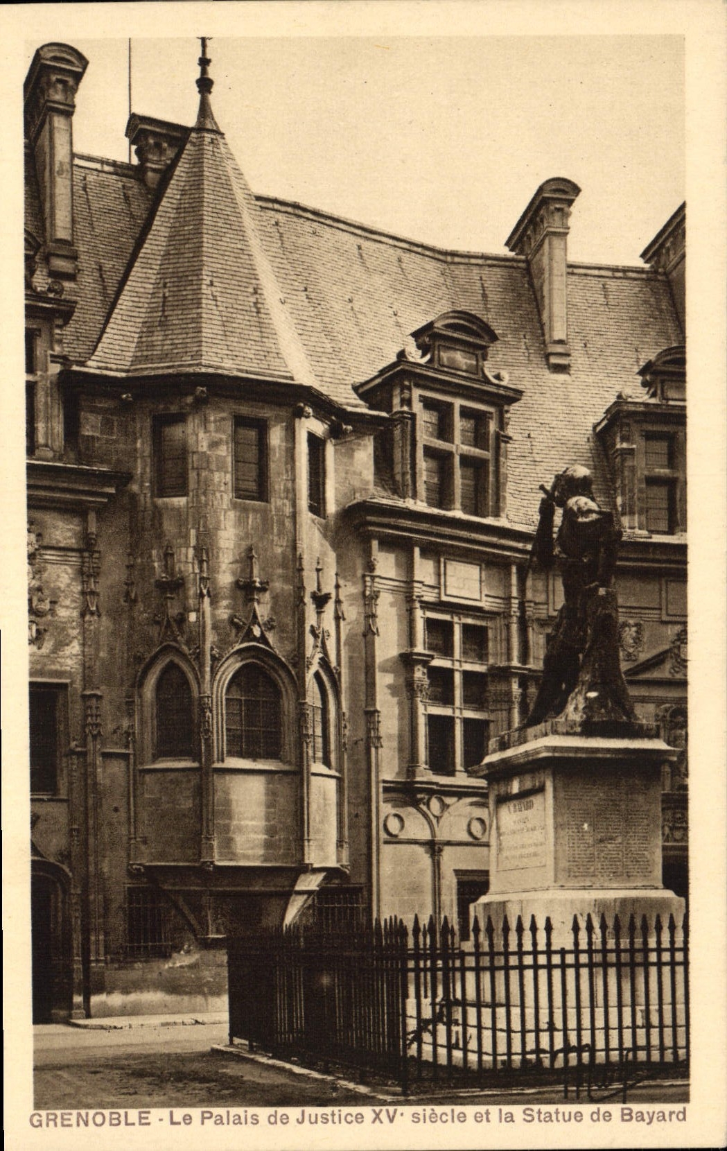 CPA Grenoble Le Palais De Justice statue de Bayard