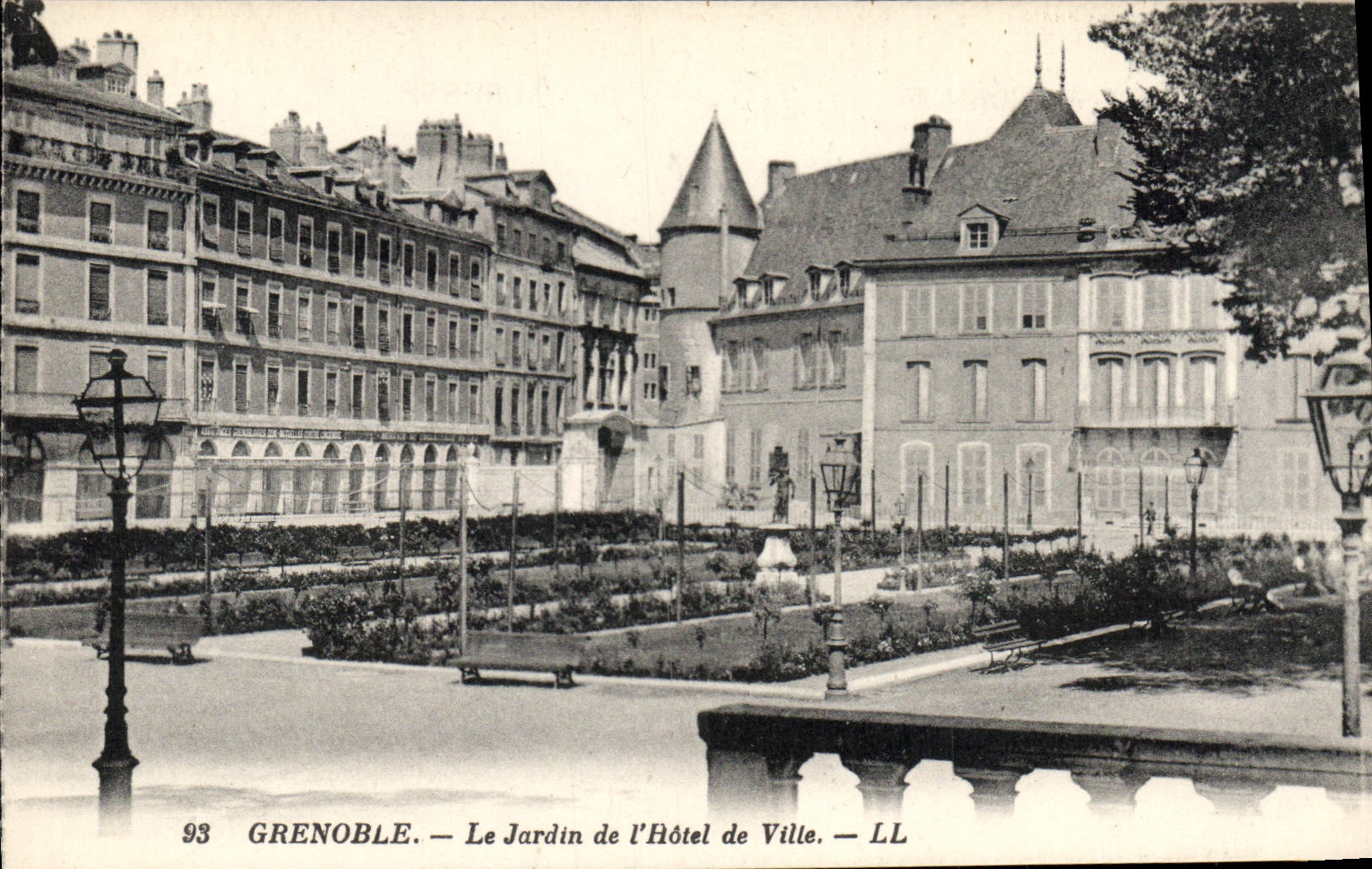 CPA Grenoble Le Jardin De I'Hotel De Ville