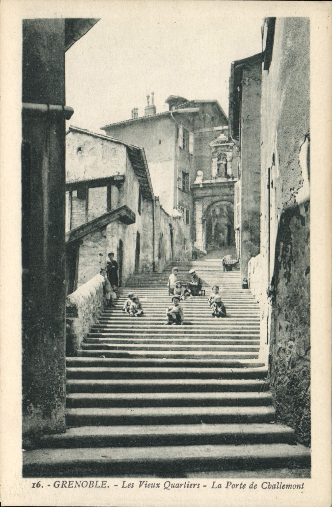 CPA Grenoble Les Vieux Quartiers La Porte De Challemont
