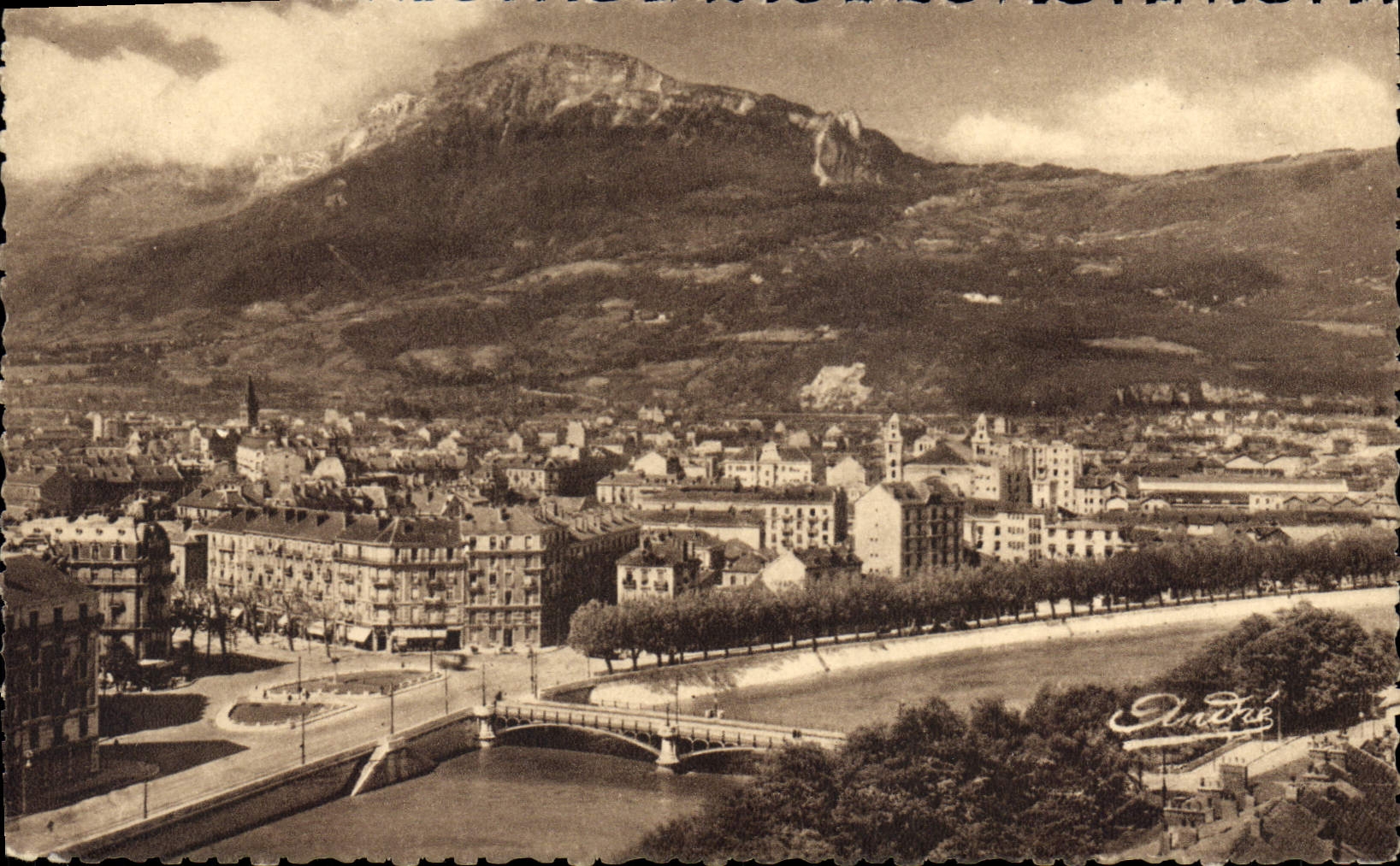 CPA Grenoble Vue Generale Et Le Moucherotte