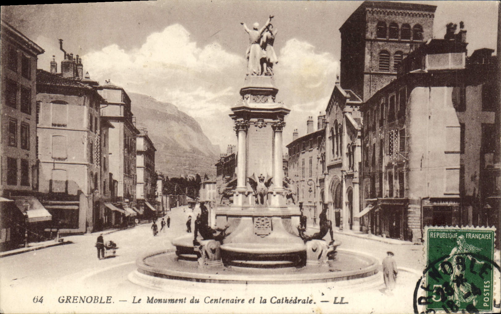CPA Grenoble Le Monument Du Centenaire Et La Cathedrale
