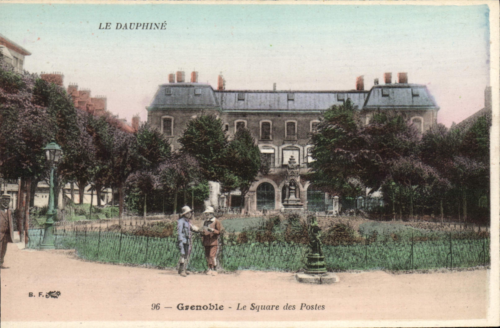 CPA Grenoble Le Square Des Postes