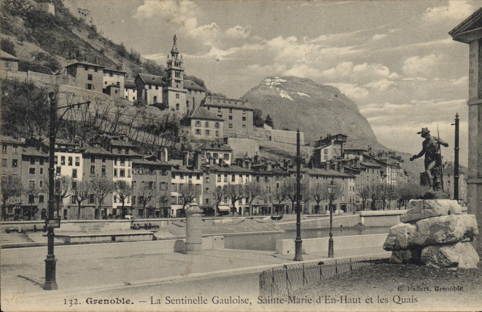 CPA Grenoble La Sentinelle Gauloise Sainte Marie D'En Haut Et Les quais