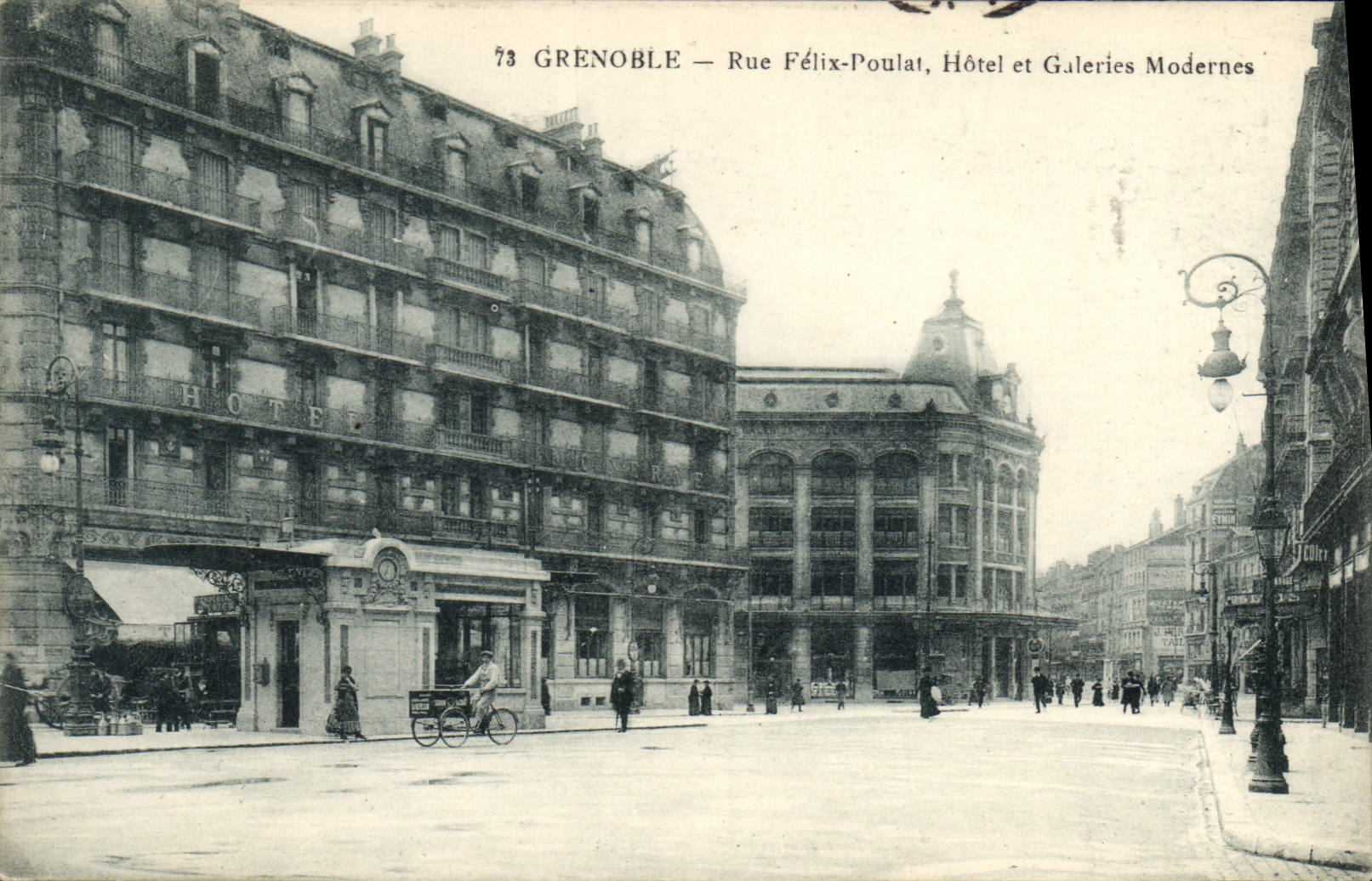 CPA Grenoble Rue Felix Poulat Hotel Et Galeries Modernes