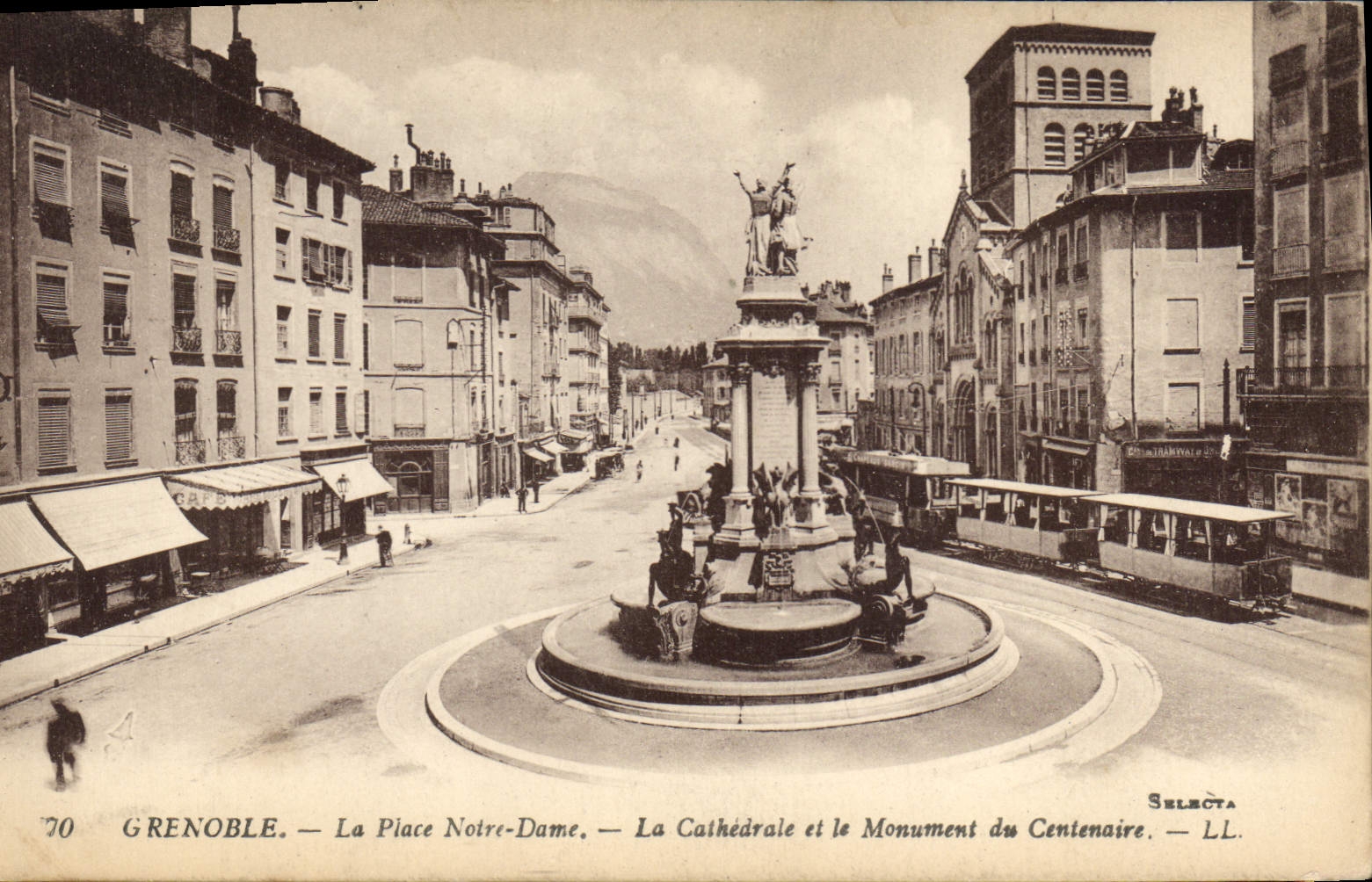 CPA Grenoble La Place Notre Dame La Cathedrale Et Le Monument Du Centenaire