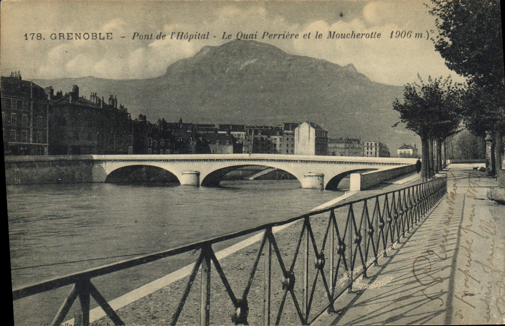 CPA Grenoble Pont De I'Hopital Le Quai Perriere Et Le Moucherotte