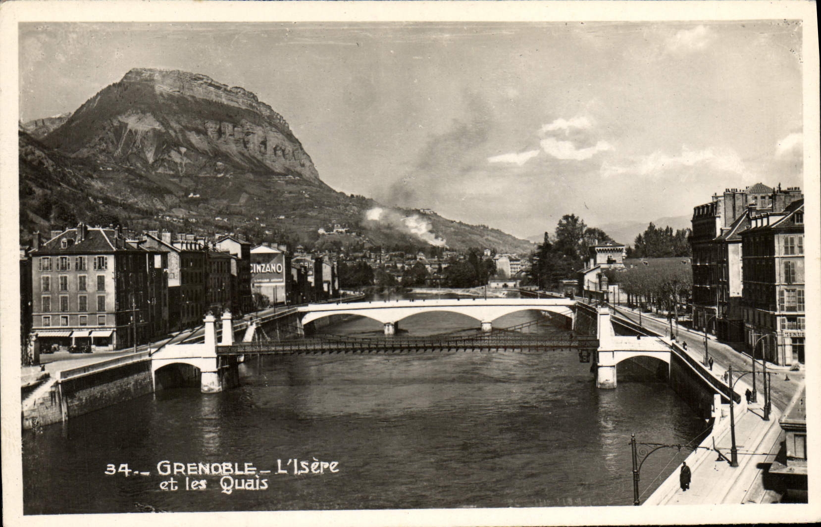 CPA Grenoble L'Isere Et Les Quais