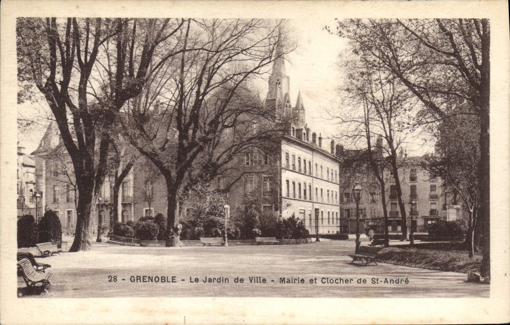 CPA Grenoble Le Jardin De Ville Mairie Et Clocher De St Andre