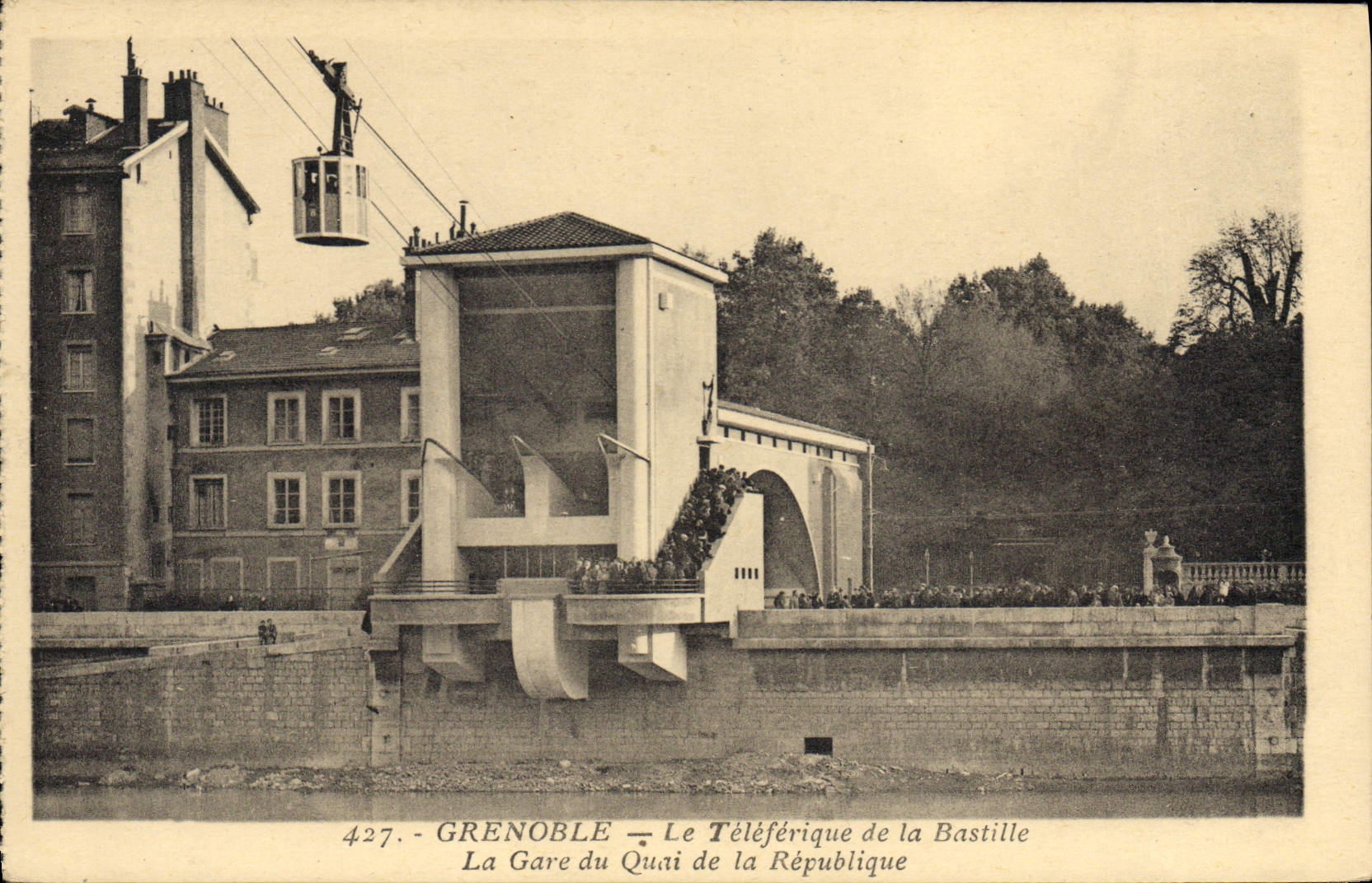 CPA Grenoble Le Teleferique De La Bastille la gare du quai de la république