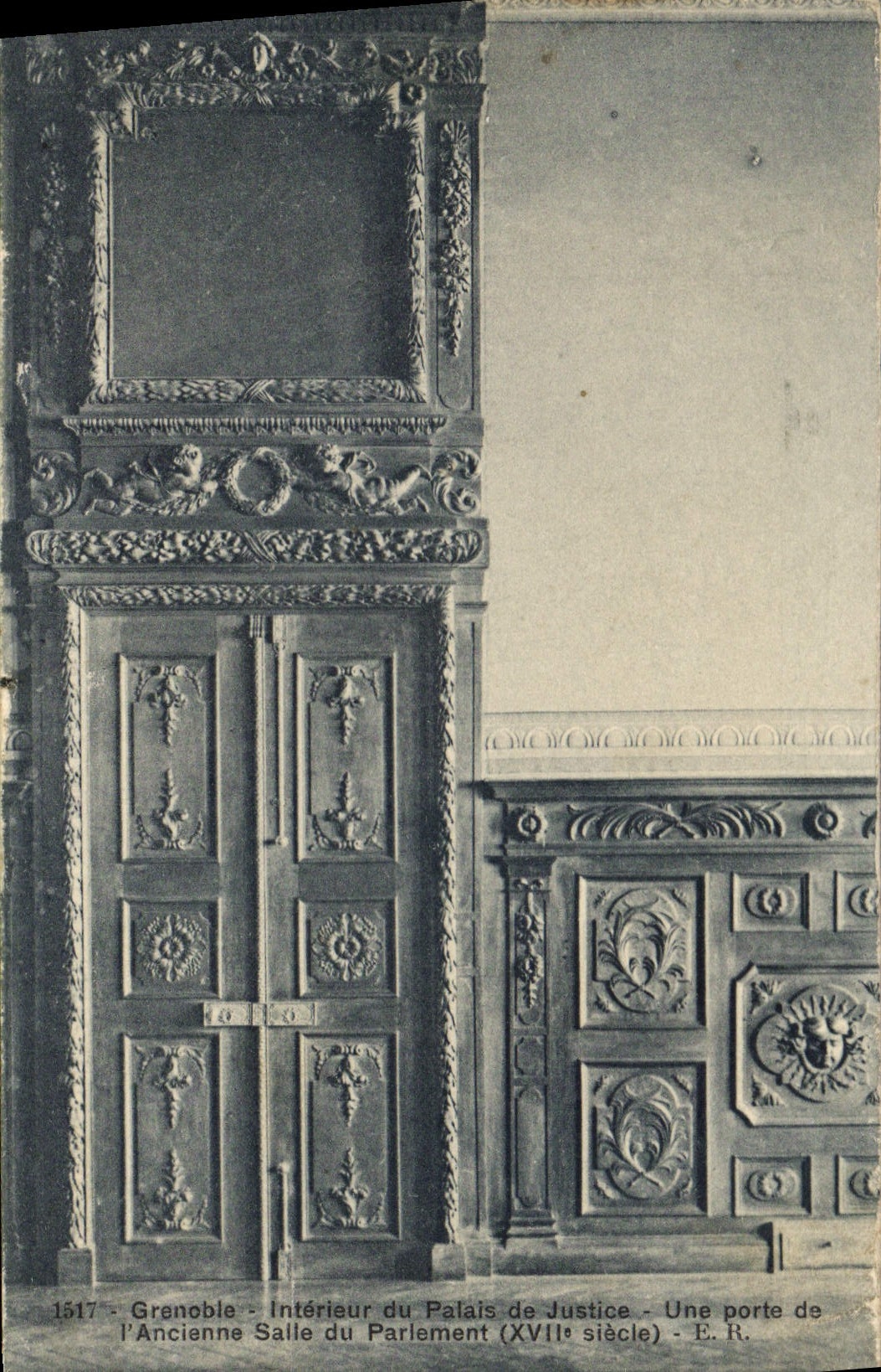 CPA Grenoble Interieur Du Palais De Justice Une Porte
