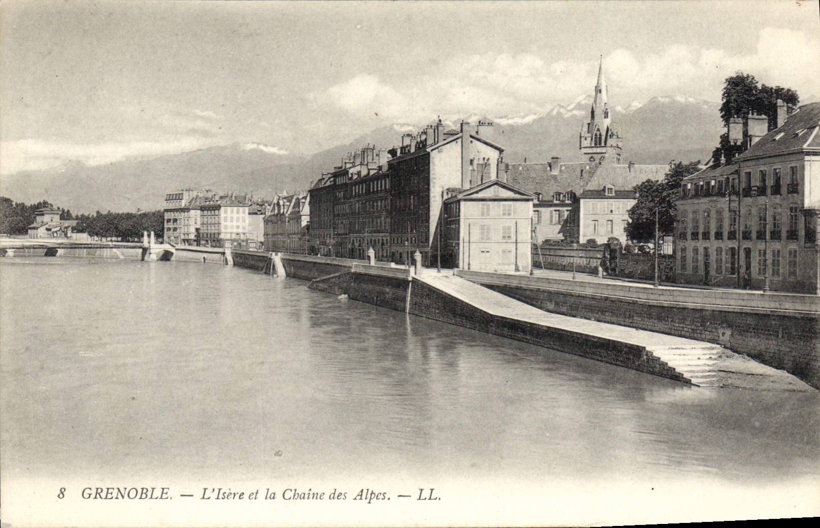 CPA Grenoble L'Isere Et La Chaine Des Alpes