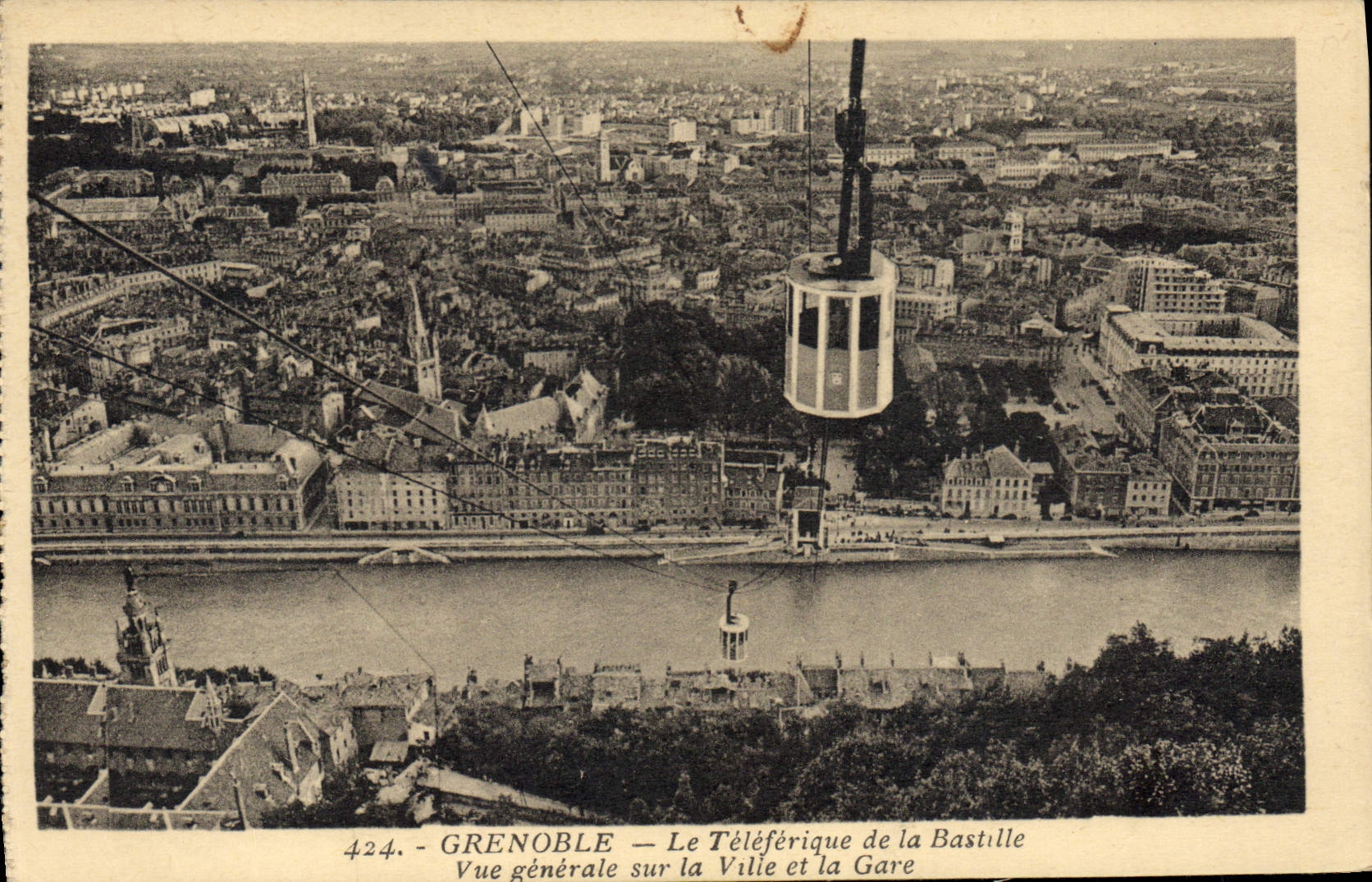 CPA Grenoble Le Teleferique De La Bastille Vue Generale Sur La Ville et la gare