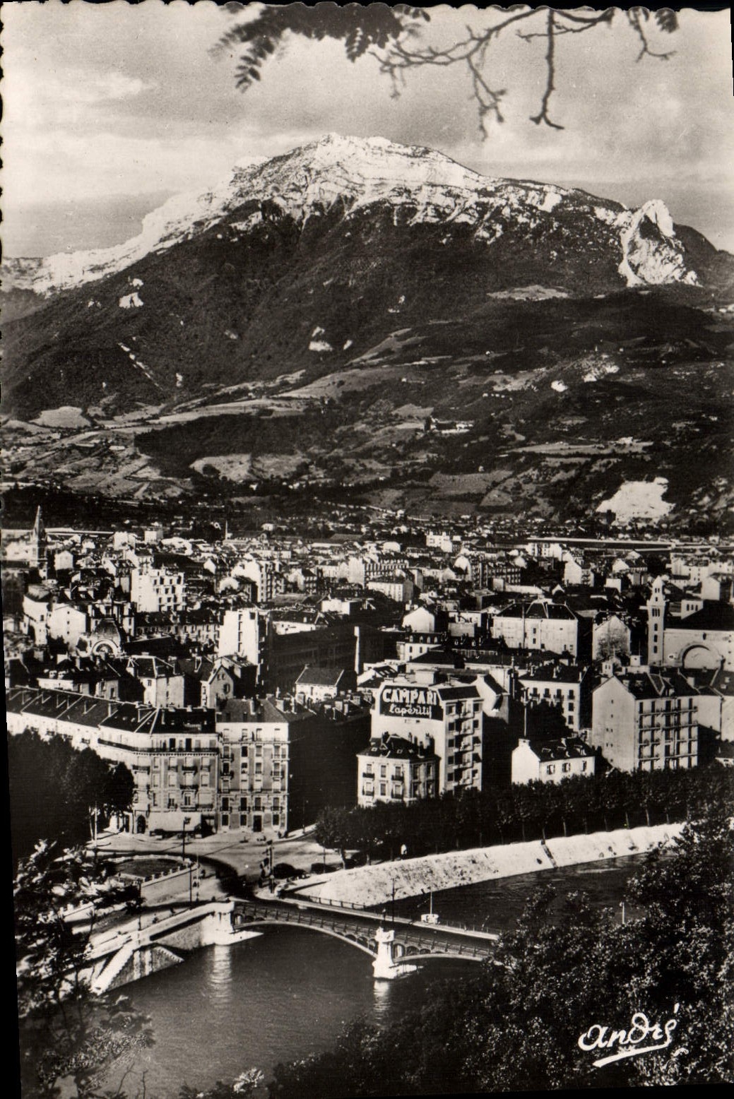 CPA Grenoble Vue Sur La Ville Et Le Moucherotte