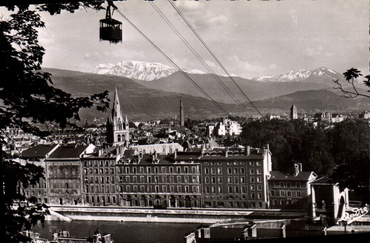 CPA Grenoble Teleferique De La Bastille Au Fond Le Taillefer