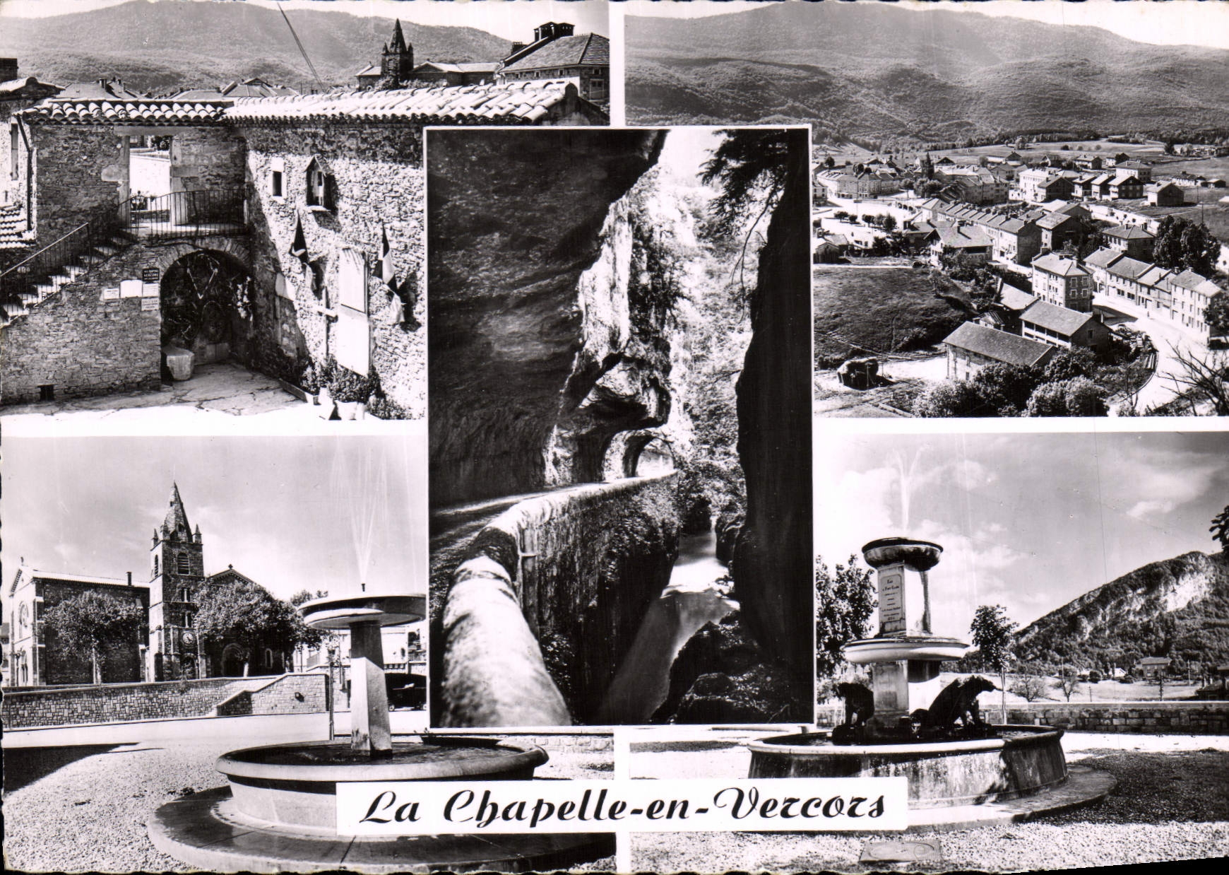 CPSM La Chapelle En Vercors La Cour Des Fusilles Vue Generale fontaine église