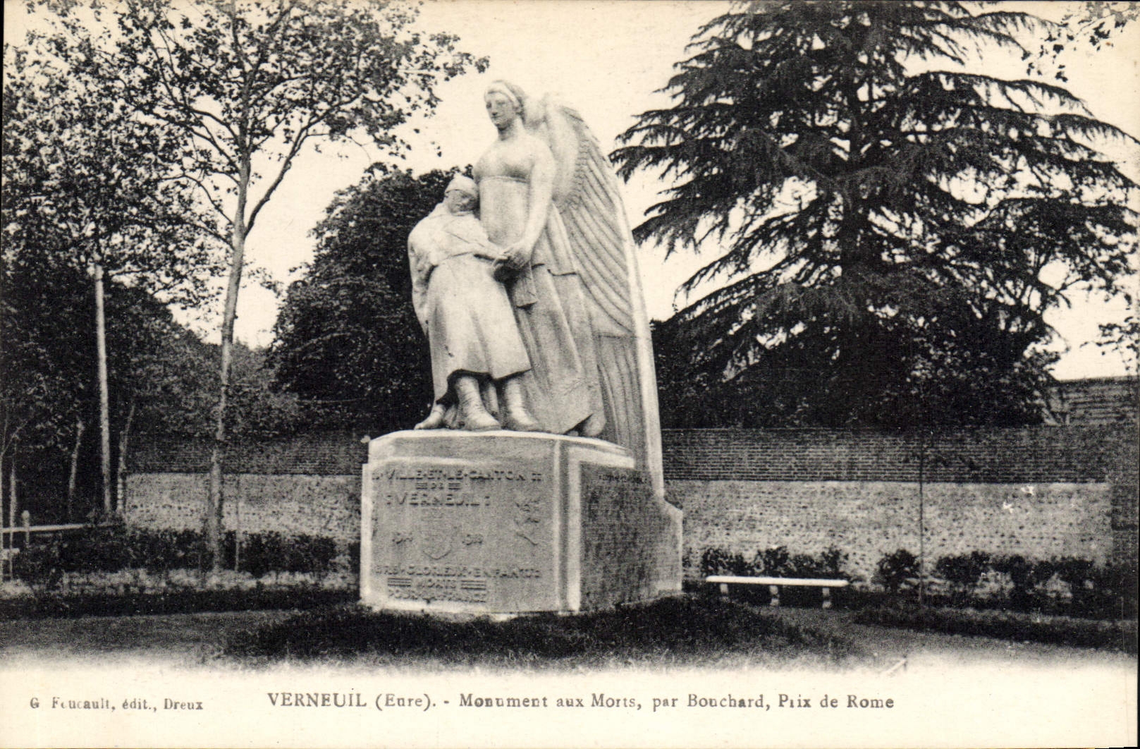 CPA Verneuil Monument Aux Morts