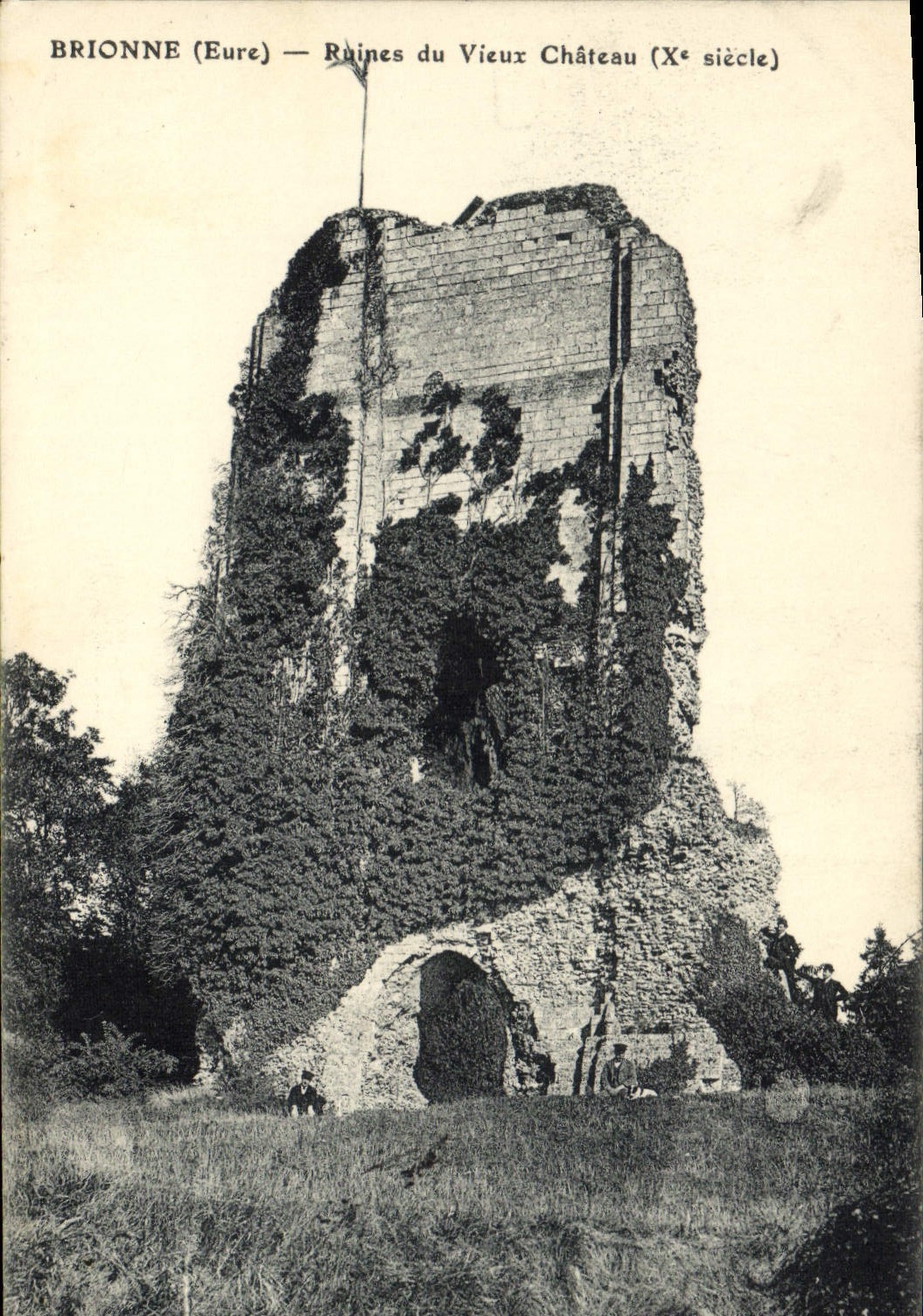 CPA Brionne Ruines Du Vieux Château