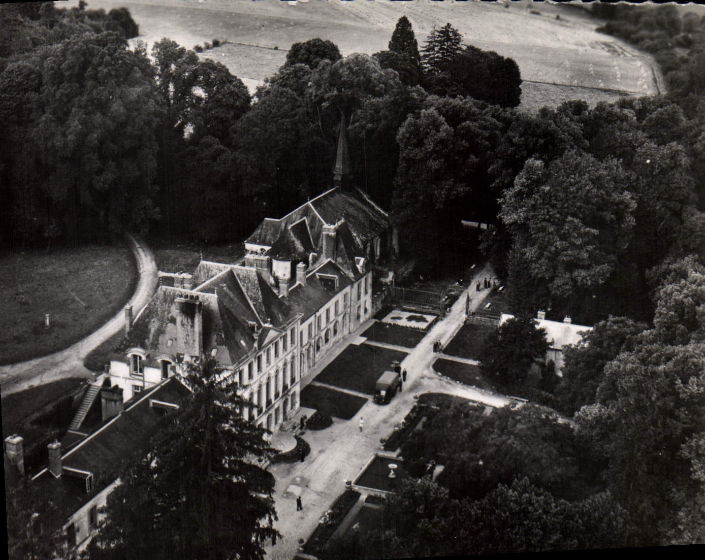 CPSM Noyers Vue Aerienne Du Chateau De Maison De Repos De La Securite Sociale