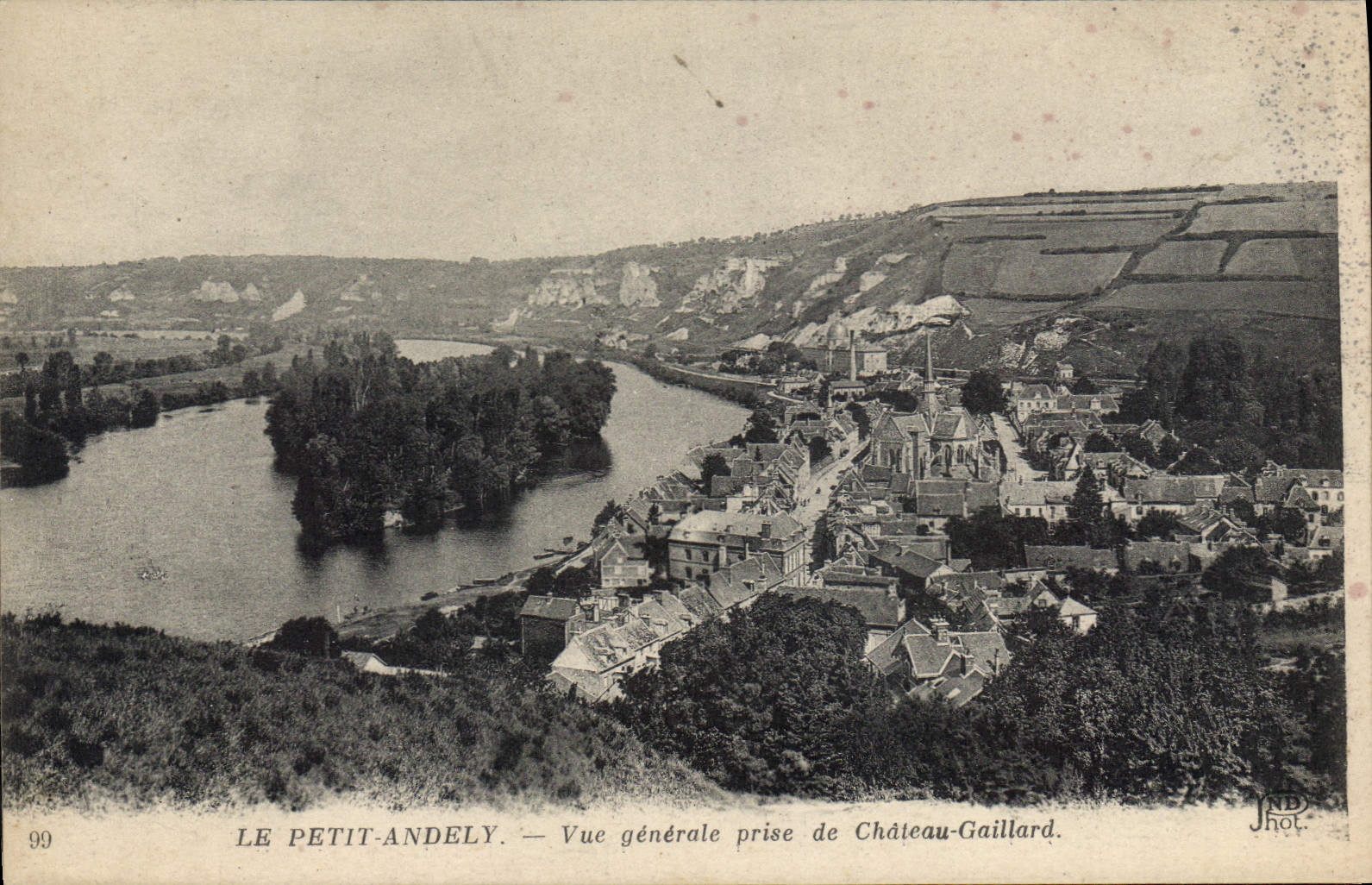 CPA Le Petit Andely Vue Generale Prise De Chateau Gaillard