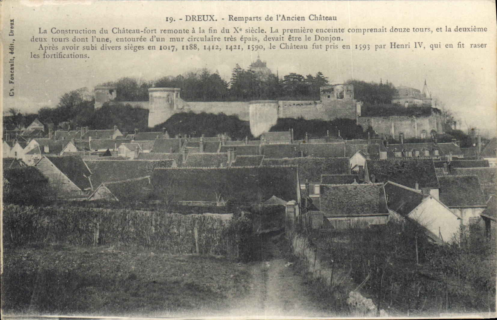CPA Dreux Remparts De I'Ancien Chateau