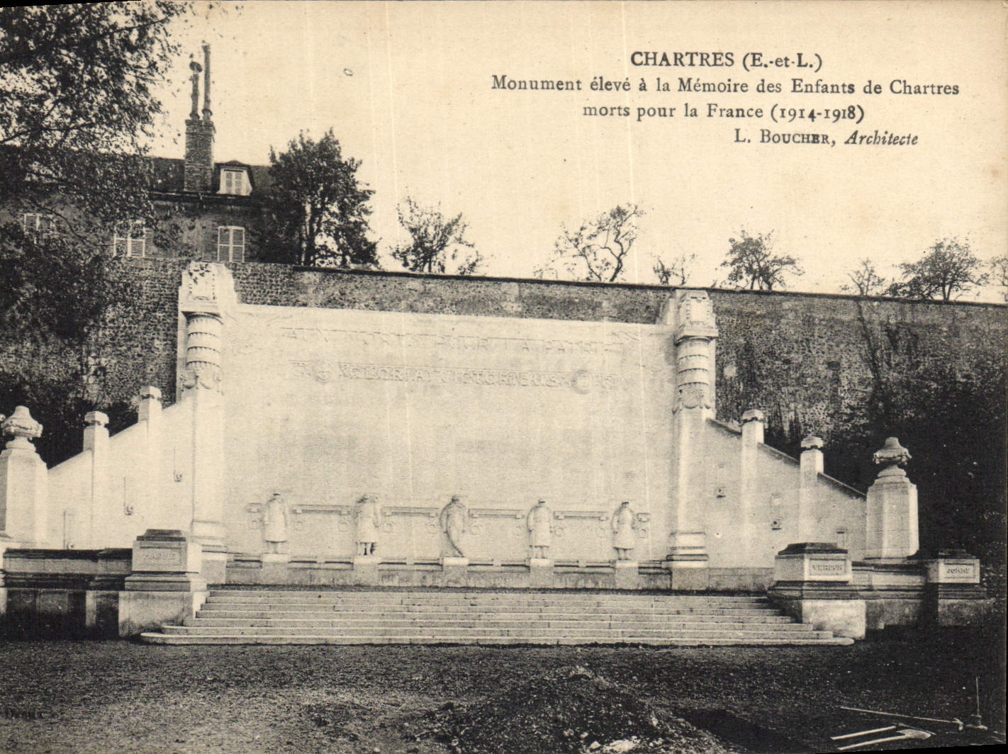 CPA Chartres Monument Eleve A La Memoire Des Enfants
