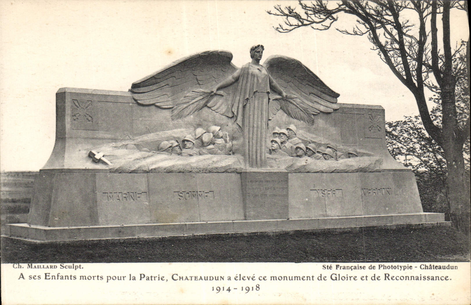 CPA Chateudun A Eleve Ce Monument De Gloire