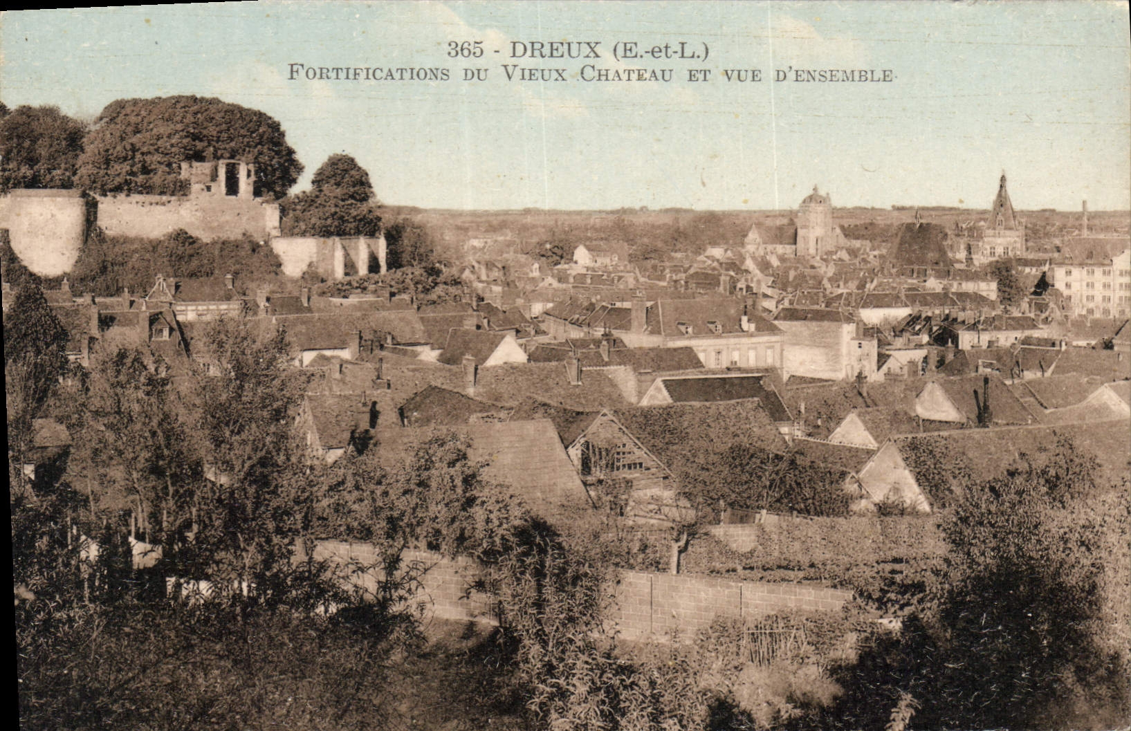 CPA Dreux Fortifications Du VIeux Chateau Et Vue D'Ensemble