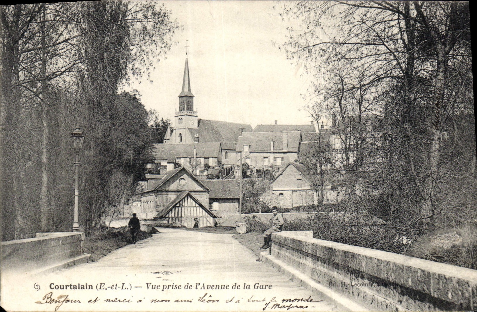 CPA Courtalain Vue Prise De I'Avenue De La Gare