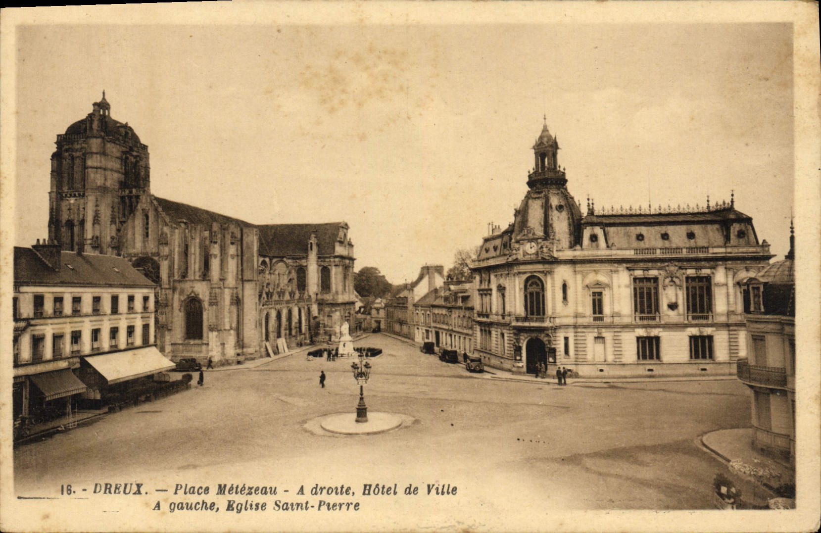 CPA Dreux Place Metezeau A Droite Hotel De Ville