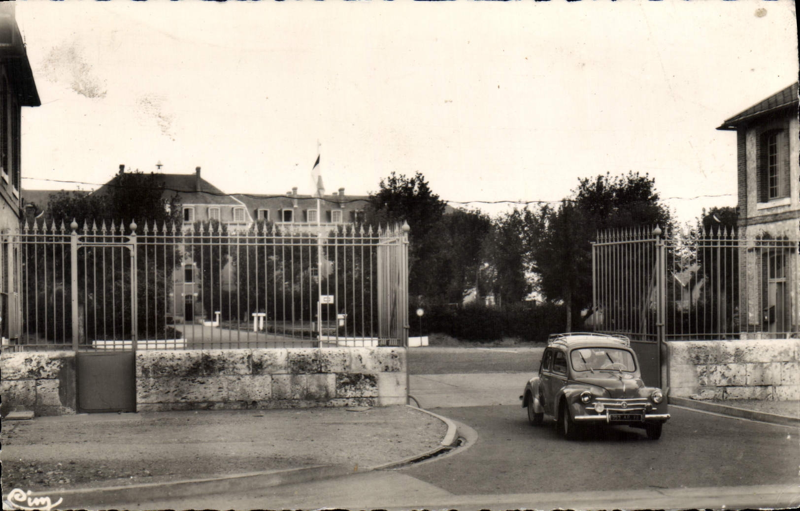 CPA Chateaudun Caserne Kellermann