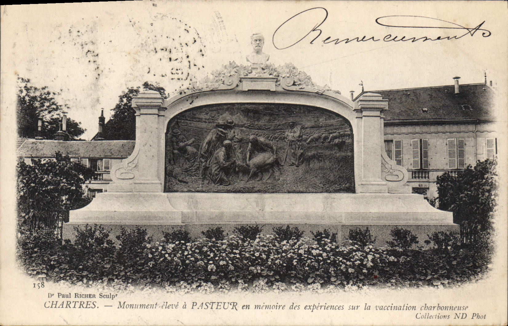 CPA Chartres Monument Eleve A Pasteur