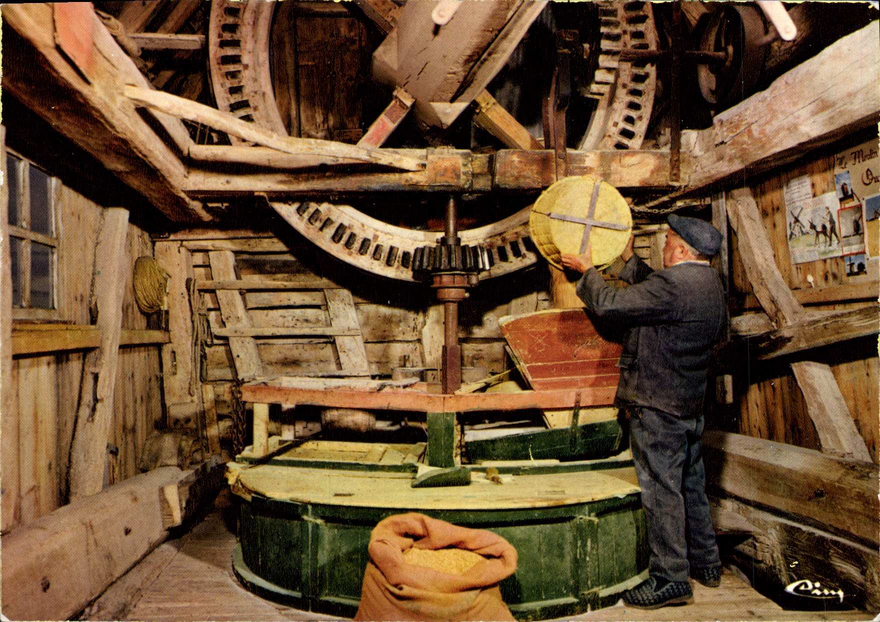 CPSM Ouarville Interieur Du Moulin