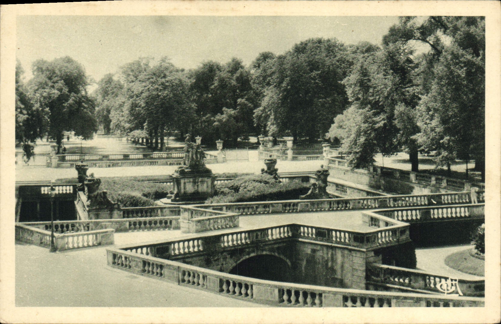 CPA Nimes Les Jardins De La Fontaine