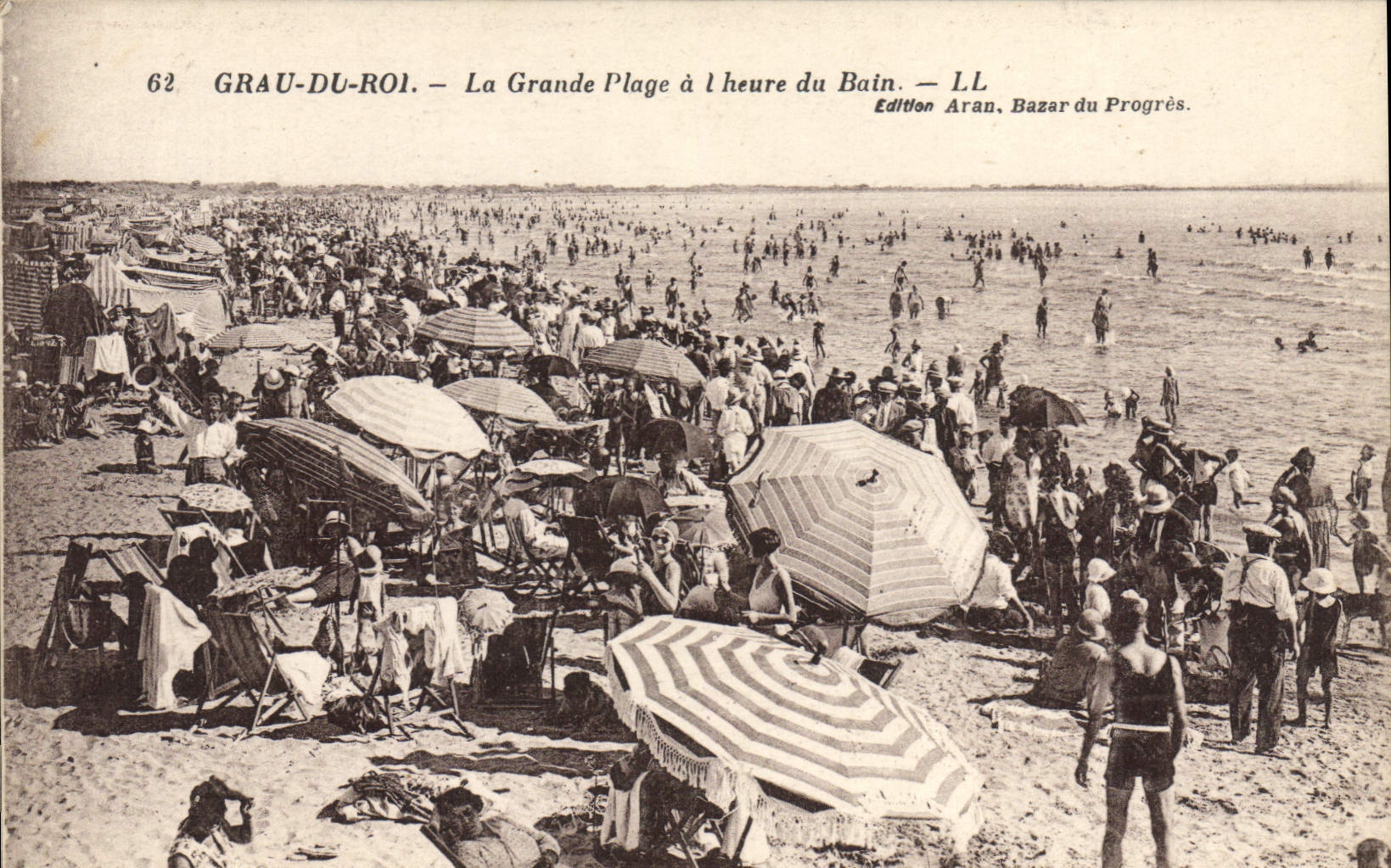 CPA Grau Du Roi La Grande Plage A I'Heure Du Bain