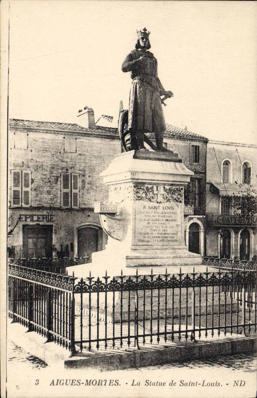 CPA Aigues Mortes La Statue De Saint Louis