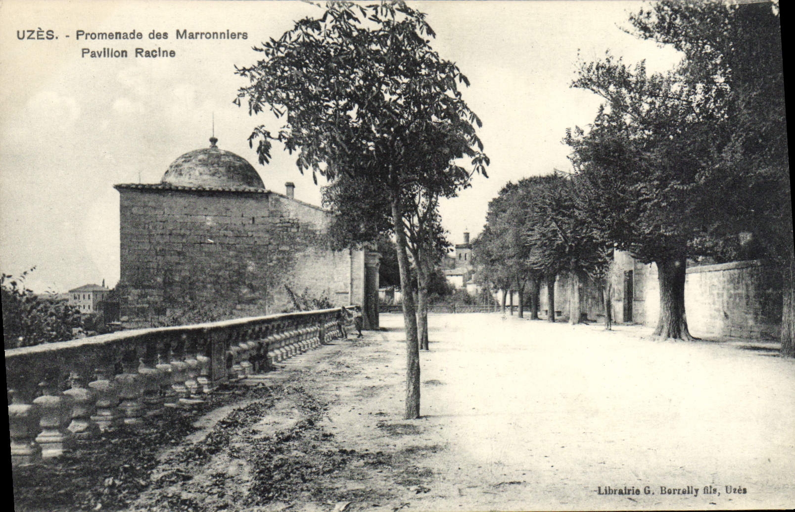 CPA Uzes Promenade Des Marronniers pavillon Racine
