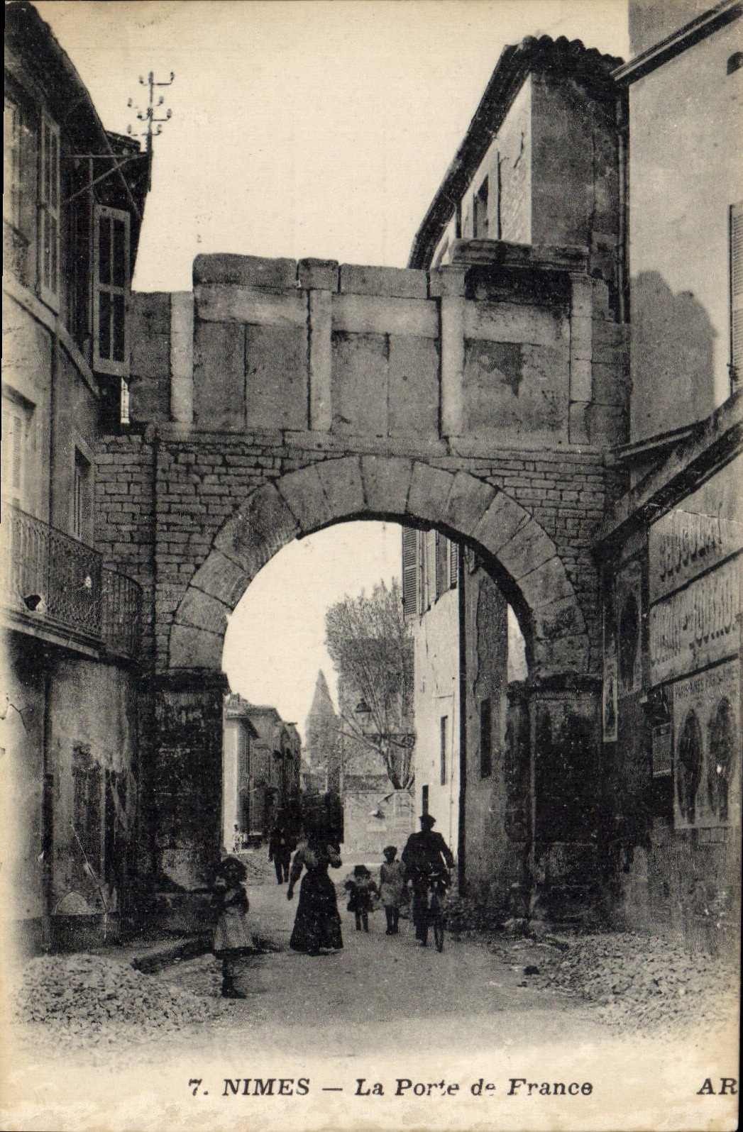 CPA Nimes La Porte De France