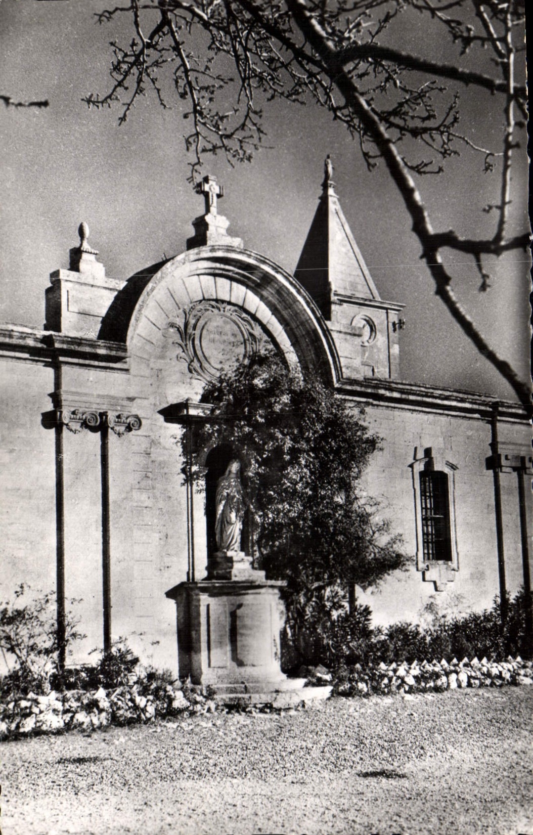 CPA Rochefort Du Gard Focade Du Sanctuaire Et Clocher