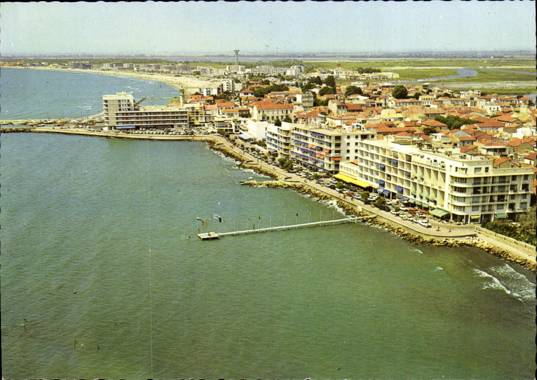 CPSM Le Grau Du Roi Vue Generale Du Front De Mer